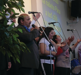 Prebudenie medzi Rómami na Spiši! – Návšteva v zbore Maranatá